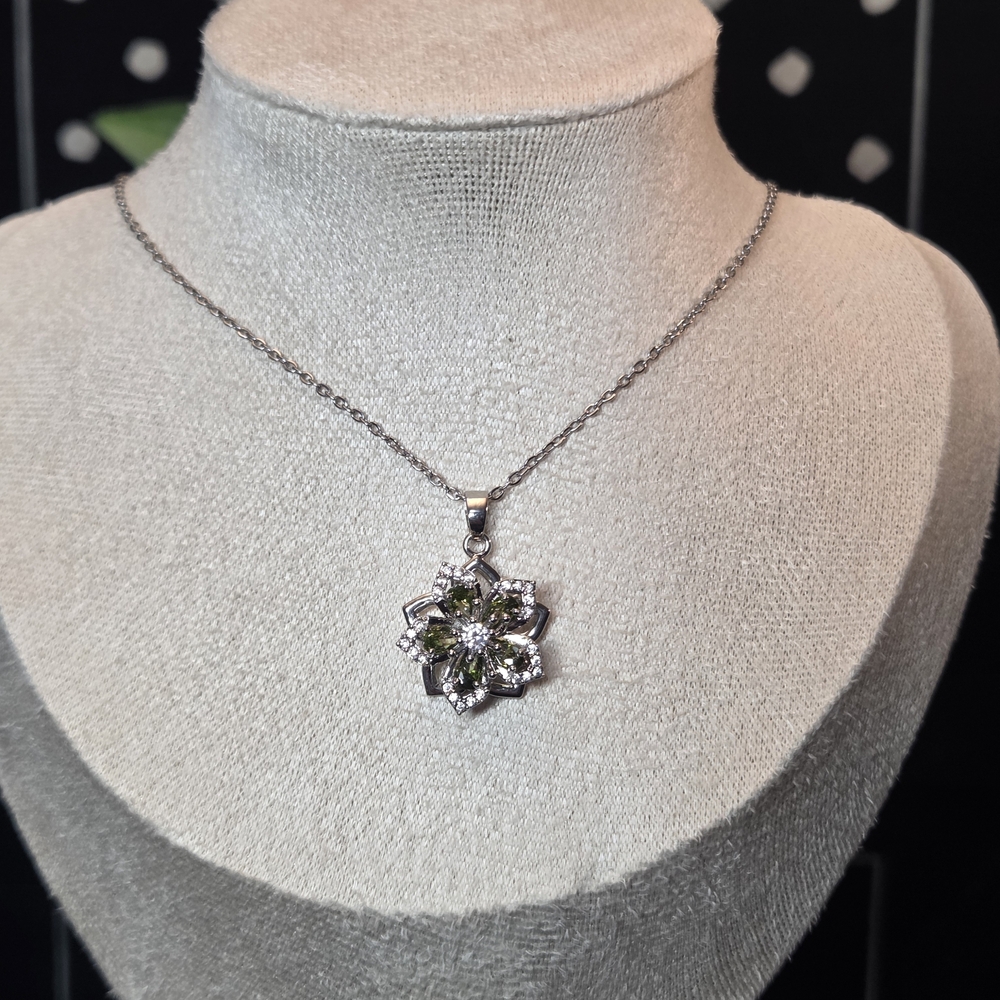 Elegant Silver and Olive Green Rotating Pendant Necklace